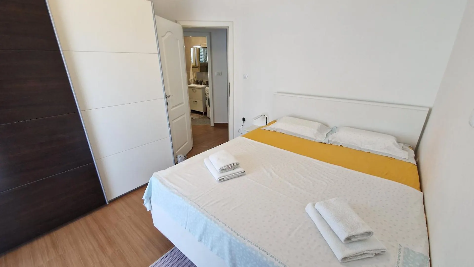 Modern Apartment Kompas Baska   Baska (Krk)