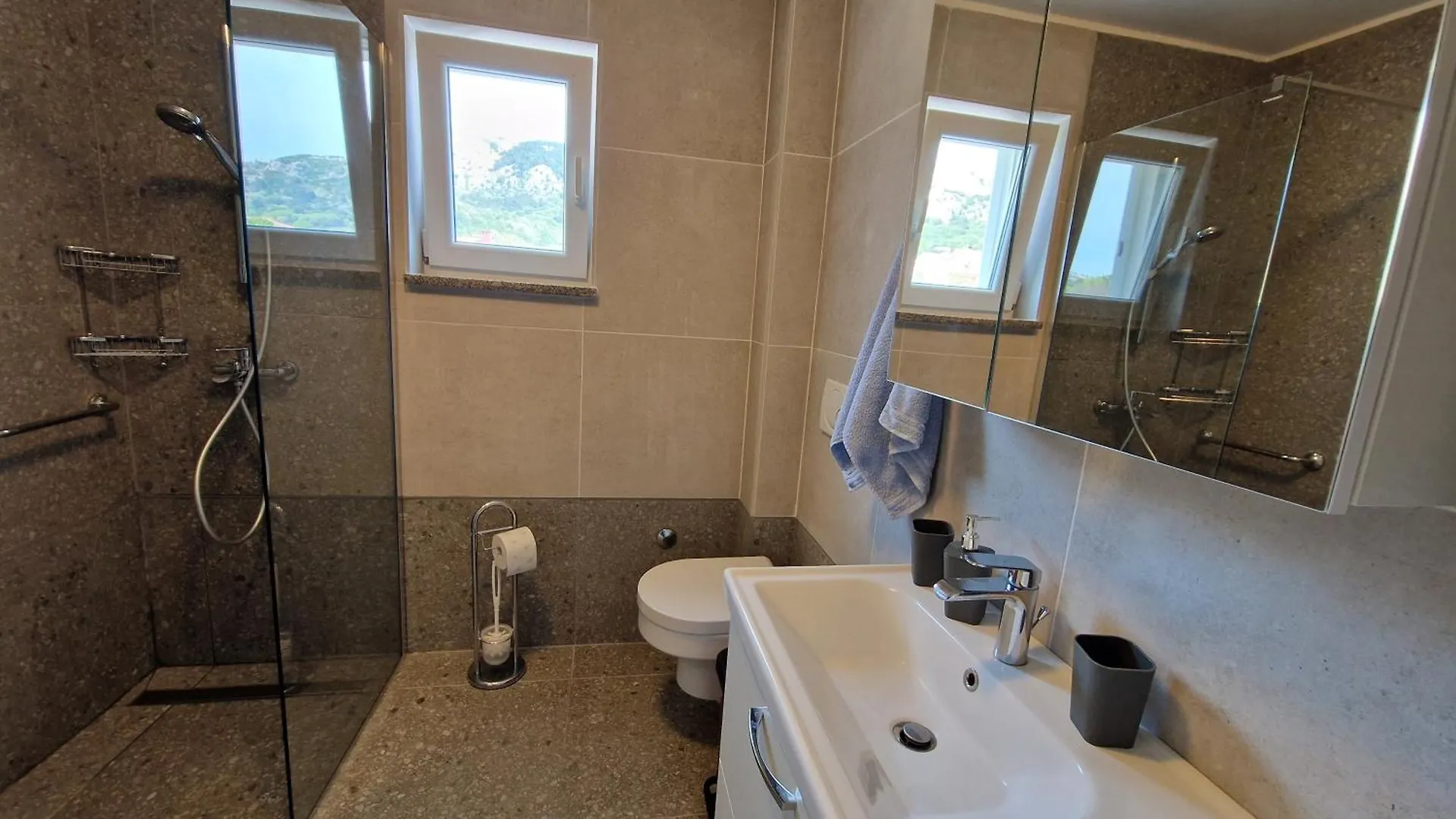 Modern Apartment Kompas Baska